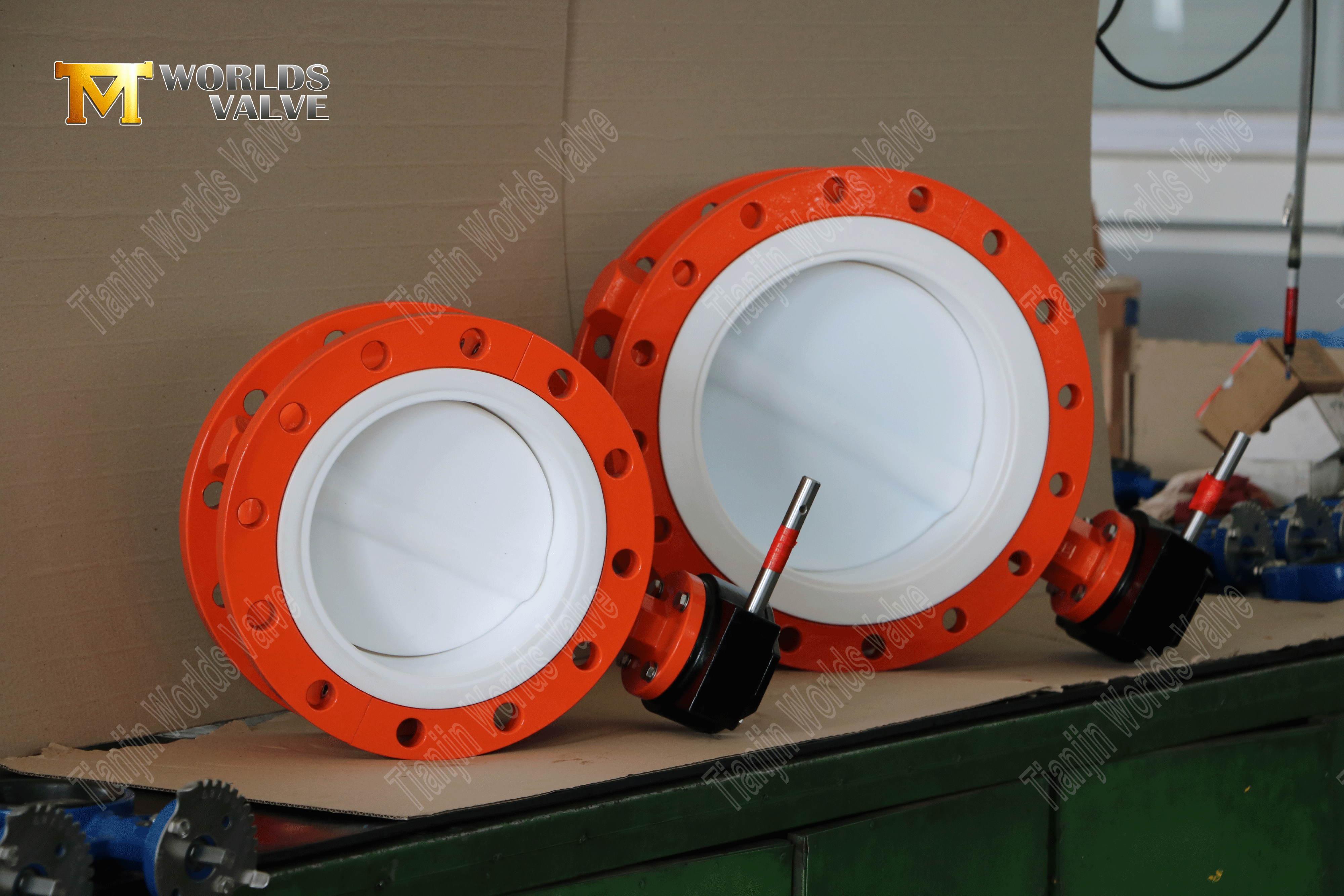 Tweedelige PTFE-vlinderklep met flens, WCB-lichaam en tandwielbediening-1 (3).png