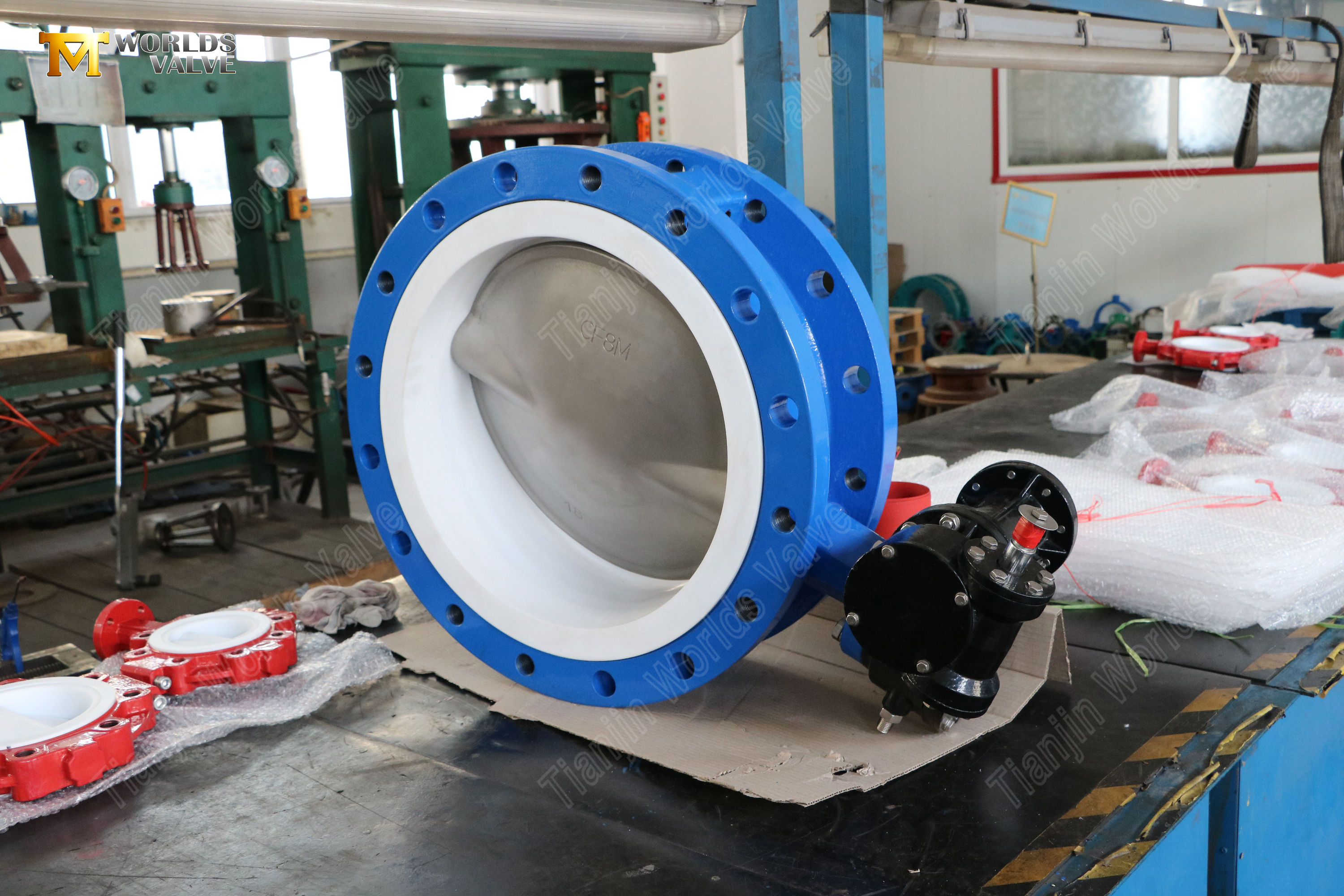Geflensde-vlinderklep-met-PTFE-zitting-en-CF8M-schijf--Split-Body-Design-3.jpg